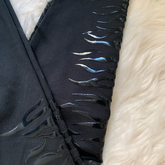 Ellie Activewear Tiger Stripes Leggings - Picture 3 of 7